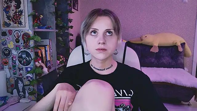 Snapshot of NaniMoore chatting on 06/04/26, 05:08 NaniMoore online show from 06/04/26, 05:08