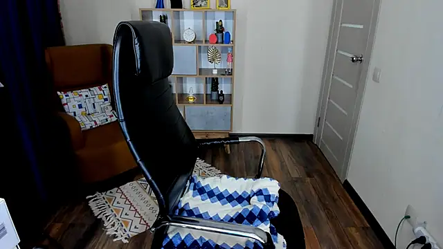 Snapshot of FrancescaCollins chatting on 10/16/25, 03:35 FrancescaCollins online show from 10/16/25, 03:35