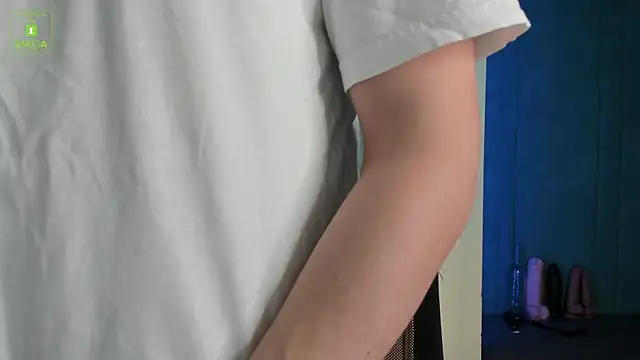 Snapshot of MarkGWalker chatting on 12/13/24, 04:43 MarkGWalker online show from 12/13/24, 04:43