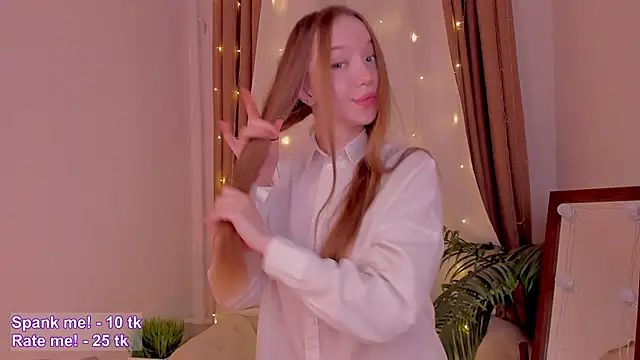 Snapshot of VioletMills chatting on 10/19/25, 01:39 VioletMills online show from 10/19/25, 01:39