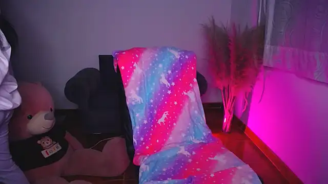 Snapshot of Alin_Aly chatting on 11/04/25, 11:15 Alin Aly online show from 11/04/25, 11:15