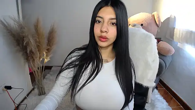 Snapshot of Alin_Aly chatting on 12/02/25, 03:29 Alin Aly online show from 12/02/25, 03:29