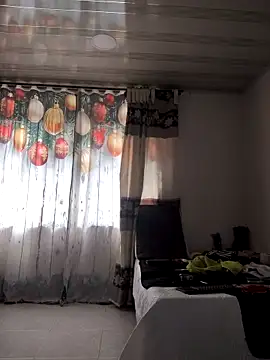 Snapshot of amaranta_c chatting on 11/28/25, 02:42 amaranta c online show from 11/28/25, 02:42