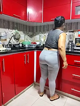 Snapshot of amaranta_c chatting on 12/14/25, 05:29 amaranta c online show from 12/14/25, 05:29