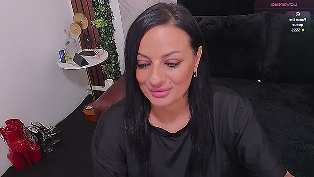 Snapshot of VixenSelena chatting on 09/30/25, 07:02 VixenSelena online show from 09/30/25, 07:02