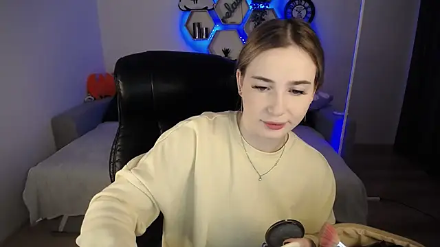 SabrinViolet online show from 12/15/24, 09:03