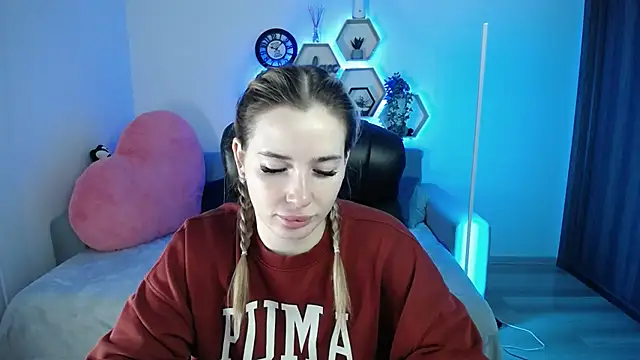 Snapshot of SabrinViolet chatting on 01/14/26, 09:04 SabrinViolet online show from 01/14/26, 09:04
