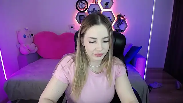 Snapshot of SabrinViolet chatting on 04/04/26, 08:23 SabrinViolet online show from 04/04/26, 08:23