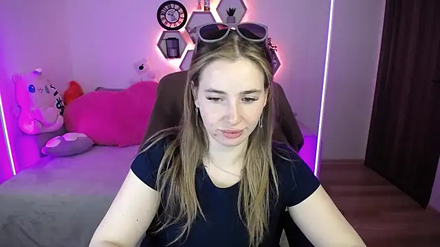 Snapshot of SabrinViolet chatting on 05/06/26, 08:08 SabrinViolet online show from 05/06/26, 08:08