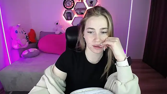 Snapshot of SabrinViolet chatting on 05/08/26, 08:08 SabrinViolet online show from 05/08/26, 08:08