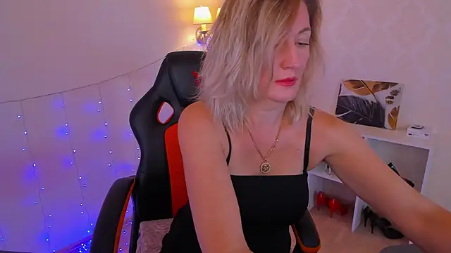 AriFleow online show from 09/19/25, 12:17