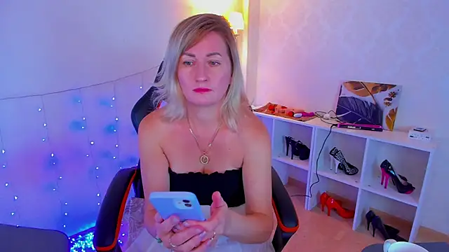 AriFleow online show from 09/26/25, 12:09