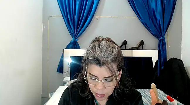 vikyadams online show from 01/30/25, 01:00