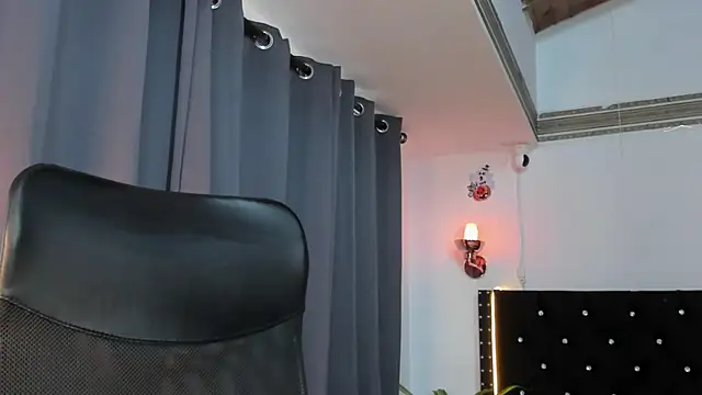 Snapshot of taniasweetxx chatting on 12/15/24, 08:15 taniasweetxx online show from 12/15/24, 08:15