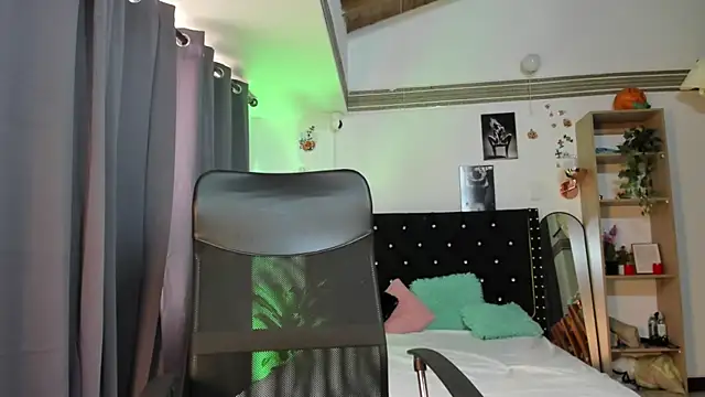 Snapshot of taniasweetxx chatting on 12/19/24, 07:40 taniasweetxx online show from 12/19/24, 07:40