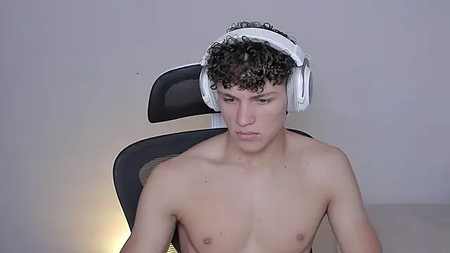 laurent nova online show from 10/10/25, 06:56