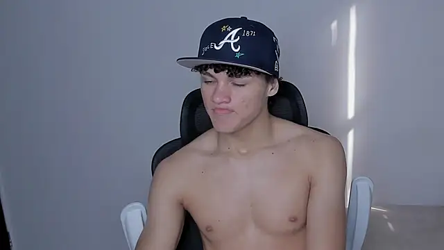 Snapshot of laurent_nova chatting on 11/30/25, 06:56 laurent nova online show from 11/30/25, 06:56