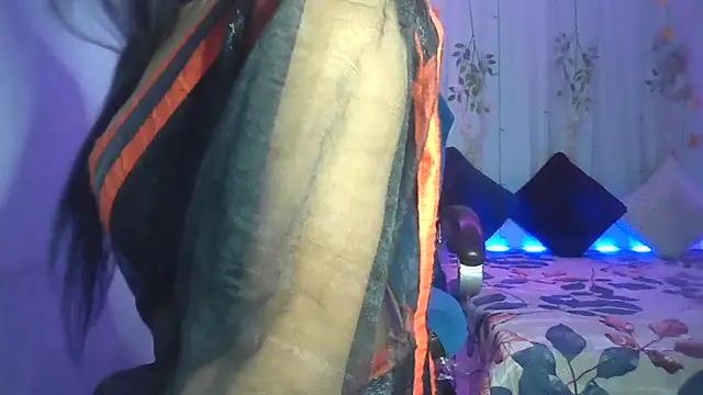 Queenhimanshi online show from 01/10/25, 12:47