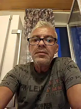 Snapshot of Picolo4111 chatting on 09/12/25, 05:46 Picolo4111 online show from 09/12/25, 05:46