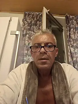 Snapshot of Picolo4111 chatting on 09/14/25, 03:05 Picolo4111 online show from 09/14/25, 03:05