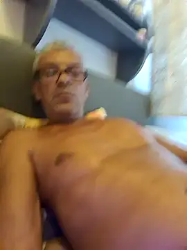 Snapshot of Picolo4111 chatting on 09/16/25, 03:57 Picolo4111 online show from 09/16/25, 03:57