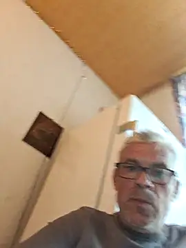 Snapshot of Picolo4111 chatting on 09/17/25, 03:03 Picolo4111 online show from 09/17/25, 03:03