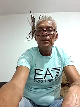 Snapshot of Picolo4111 chatting on 09/19/25, 06:30 Picolo4111 online show from 09/19/25, 06:30