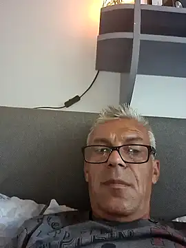 Snapshot of Picolo4111 chatting on 09/26/25, 06:12 Picolo4111 online show from 09/26/25, 06:12