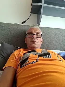 Snapshot of Picolo4111 chatting on 09/27/25, 06:18 Picolo4111 online show from 09/27/25, 06:18