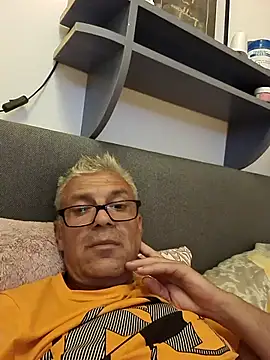 Snapshot of Picolo4111 chatting on 09/27/25, 06:24 Picolo4111 online show from 09/27/25, 06:24