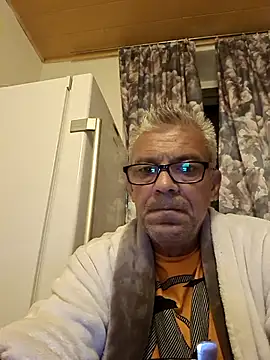 Snapshot of Picolo4111 chatting on 09/29/25, 02:27 Picolo4111 online show from 09/29/25, 02:27