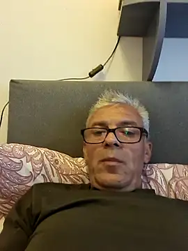 Snapshot of Picolo4111 chatting on 10/02/25, 04:03 Picolo4111 online show from 10/02/25, 04:03