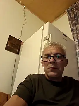 Snapshot of Picolo4111 chatting on 10/03/25, 05:32 Picolo4111 online show from 10/03/25, 05:32