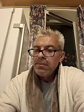 Snapshot of Picolo4111 chatting on 10/05/25, 05:44 Picolo4111 online show from 10/05/25, 05:44