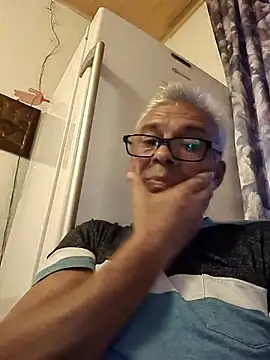 Snapshot of Picolo4111 chatting on 10/07/25, 04:37 Picolo4111 online show from 10/07/25, 04:37