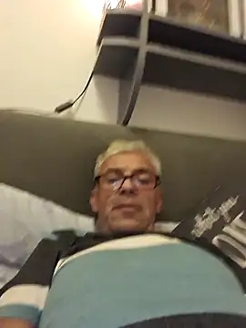 Snapshot of Picolo4111 chatting on 10/09/25, 04:38 Picolo4111 online show from 10/09/25, 04:38