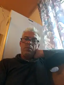 Snapshot of Picolo4111 chatting on 10/10/25, 01:21 Picolo4111 online show from 10/10/25, 01:21