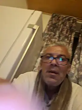 Snapshot of Picolo4111 chatting on 10/11/25, 03:28 Picolo4111 online show from 10/11/25, 03:28