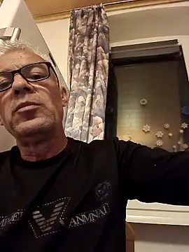 Snapshot of Picolo4111 chatting on 10/13/25, 07:03 Picolo4111 online show from 10/13/25, 07:03