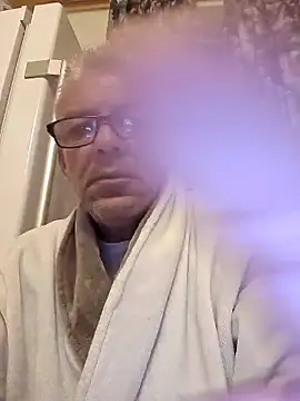 Snapshot of Picolo4111 chatting on 10/15/25, 02:33 Picolo4111 online show from 10/15/25, 02:33