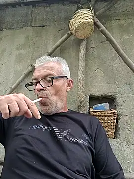 Snapshot of Picolo4111 chatting on 10/17/25, 02:52 Picolo4111 online show from 10/17/25, 02:52