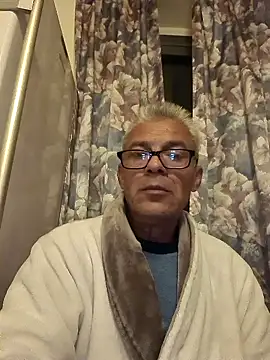 Snapshot of Picolo4111 chatting on 10/25/25, 03:58 Picolo4111 online show from 10/25/25, 03:58