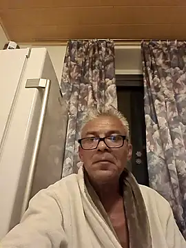 Snapshot of Picolo4111 chatting on 10/26/25, 03:01 Picolo4111 online show from 10/26/25, 03:01