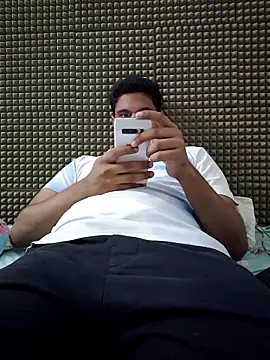 Snapshot of mykecockslong chatting on 10/31/25, 12:06 mykecockslong online show from 10/31/25, 12:06