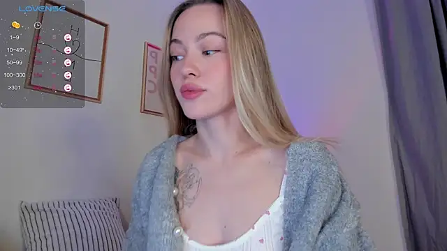 Snapshot of damn_cutie chatting on 11/12/25, 04:29 damn cutie online show from 11/12/25, 04:29