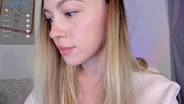 Snapshot of damn_cutie chatting on 11/15/25, 06:04 damn cutie online show from 11/15/25, 06:04