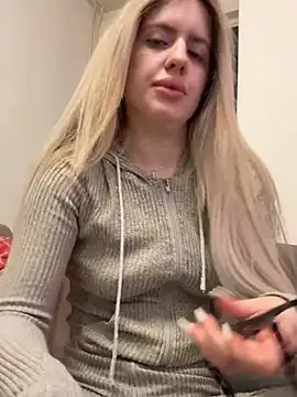 Snapshot of Holly-Glamour chatting on 04/09/26, 10:59 Holly-Glamour online show from 04/09/26, 10:59