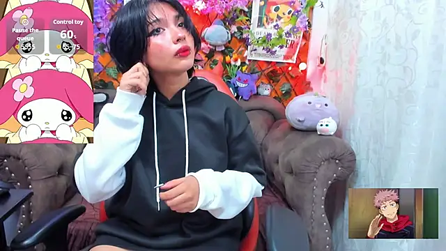 Snapshot of ravenn_20 chatting on 11/15/25, 11:29 ravenn 20 online show from 11/15/25, 11:29