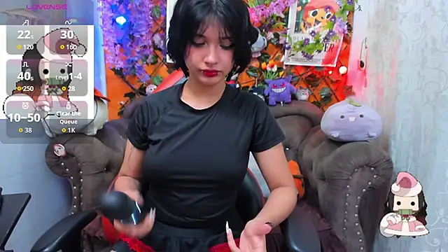 Snapshot of ravenn_20 chatting on 11/25/25, 11:32 ravenn 20 online show from 11/25/25, 11:32