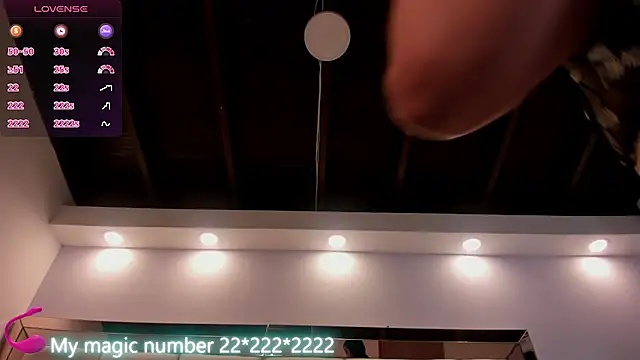 Snapshot of anyi_sweet_titss chatting on 11/25/25, 10:21 anyi sweet titss online show from 11/25/25, 10:21